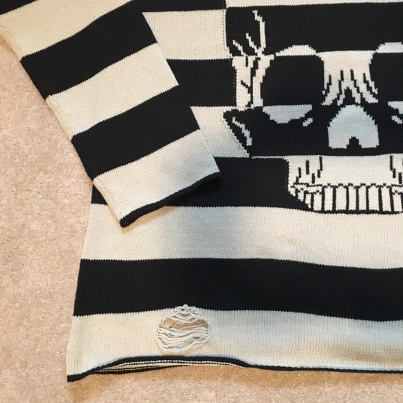 💥LAST ONE!💥IRON FIST distressed skull sweater - Picture 3 of 7